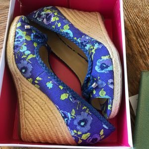 Isaac Mizrahi Blue Floral Wedge Peep Toe Shoe